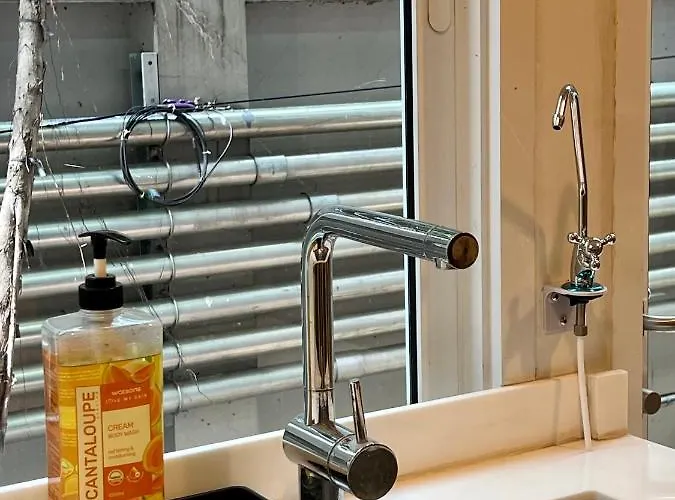 Entire 3br Townhome In Sukhumvit, Shared Pool, Near Bts&mrt Asok 別荘
