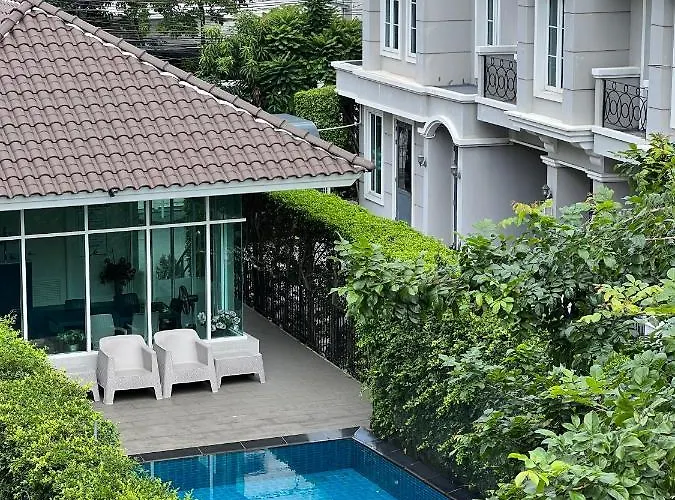 Entire 3br Townhome In Sukhumvit, Shared Pool, Near Bts&mrt Asok