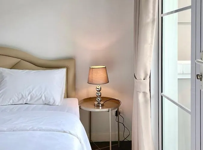 Entire 3br Townhome In Sukhumvit, Shared Pool, Near Bts&mrt Asok