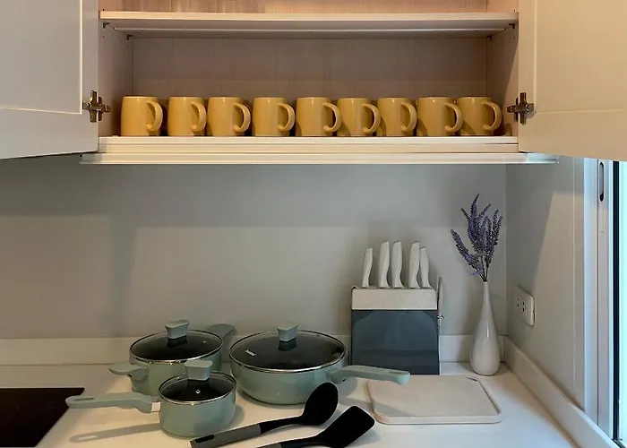 Entire 3br Townhome In Sukhumvit, Shared Pool, Near Bts&mrt Asok 別荘
