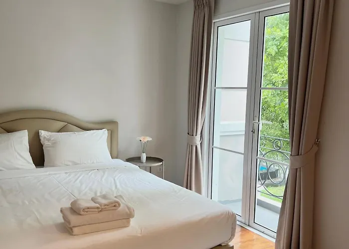 Entire 3br Townhome In Sukhumvit, Shared Pool, Near Bts&mrt Asok 別荘 バンコク都