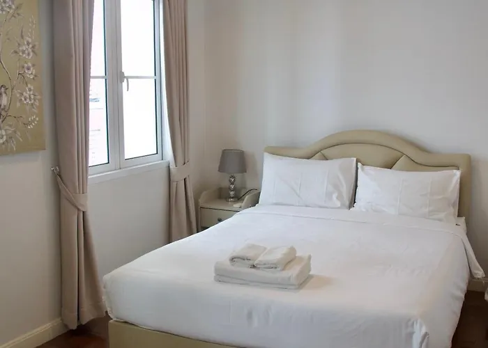 Entire 3br Townhome In Sukhumvit, Shared Pool, Near Bts&mrt Asok *