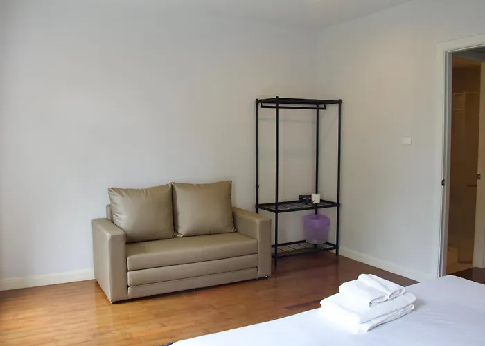 Entire 3br Townhome In Sukhumvit, Shared Pool, Near Bts&mrt Asok 別荘