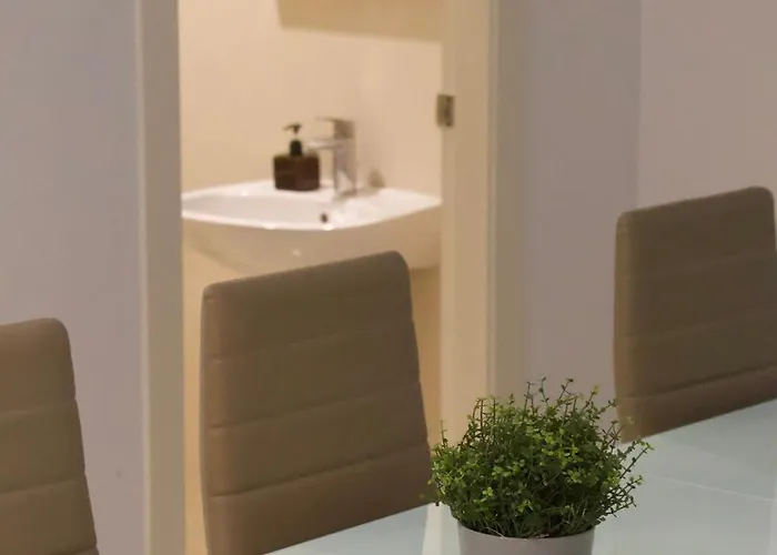 Entire 3br Townhome In Sukhumvit, Shared Pool, Near Bts&mrt Asok 別荘 *
